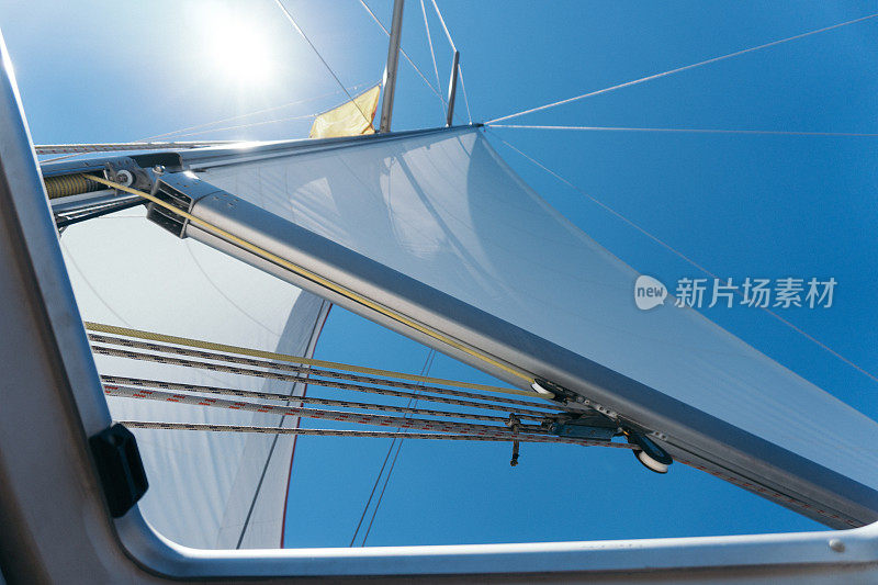 帆船的帆靠风力发电