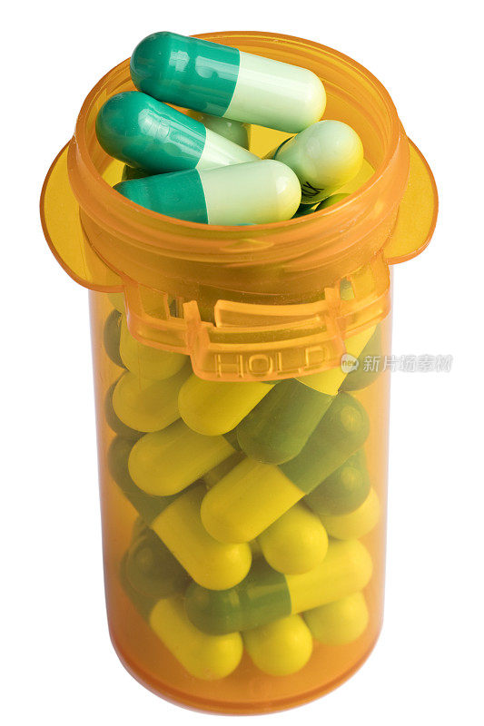 药物特写，药瓶里装着绿色的药丸，夹道而行