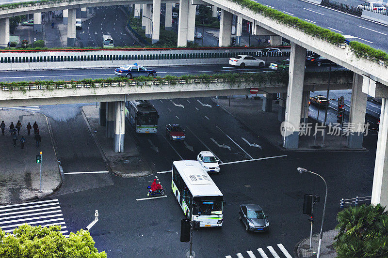 中国上海市中心的高架路