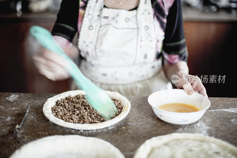 老女人做馅饼