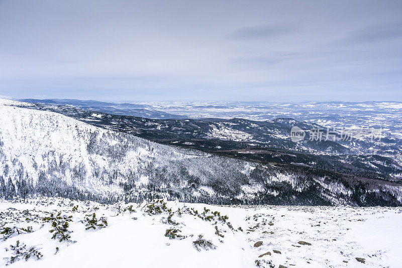 Karkonosze山脉的冬季景观