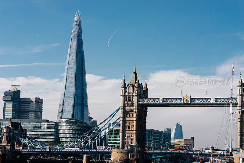 伦敦泰晤士河上的塔桥