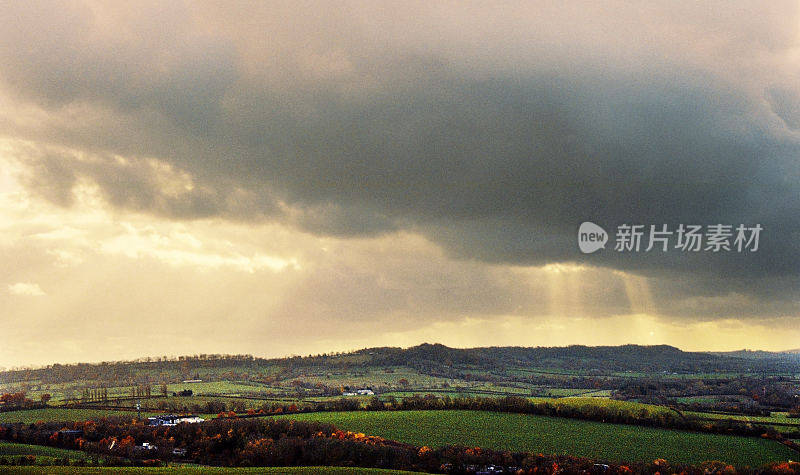 伯顿达塞特山俯瞰英国风景，英国中部沃里克郡-拍摄于电影