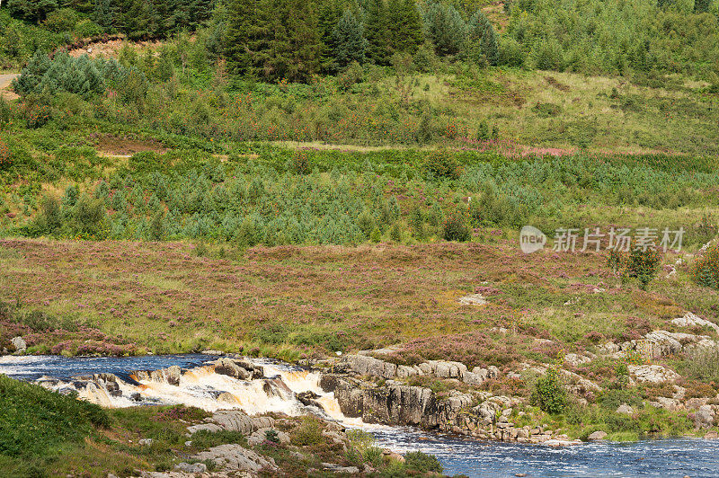 苏格兰乡间的一条河