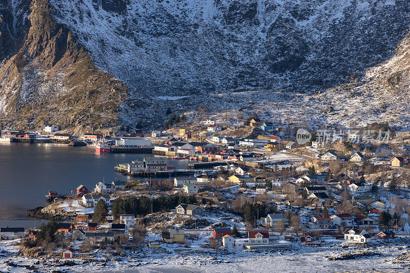 冬季，挪威罗浮敦群岛的鲍尔斯塔德渔村