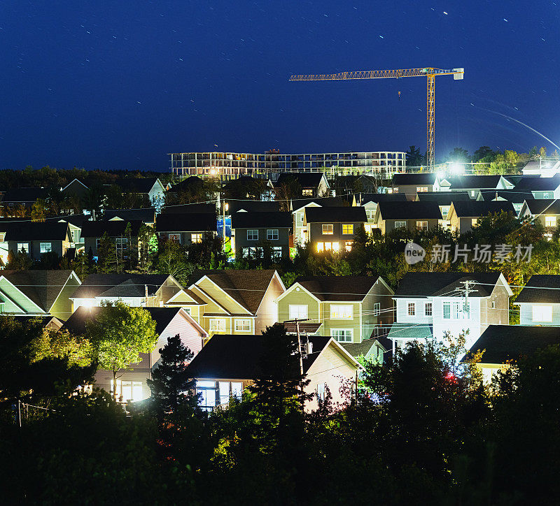 郊区建筑工地的夜晚