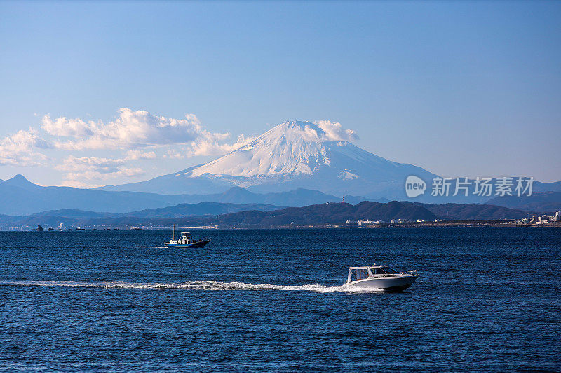 从Enoshima看富士山