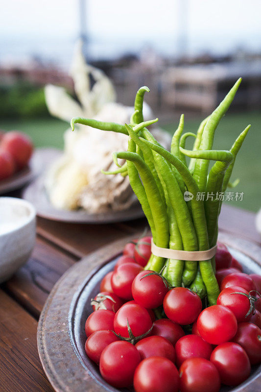 健康和新鲜的夏季晚餐