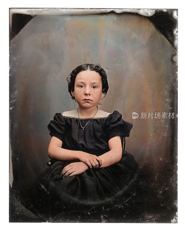 维多利亚时代的小女孩为历史锡箔印刷照片着色
