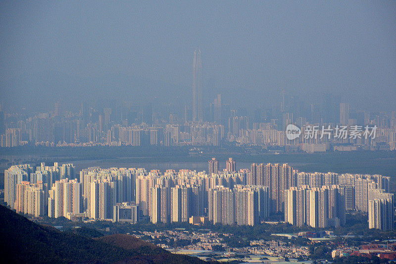 从香港新界青山眺望深圳天际线