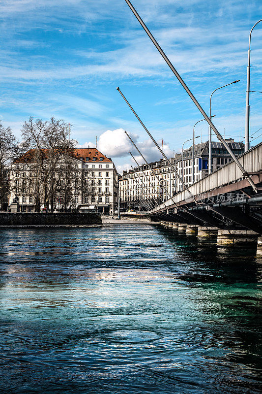 瑞士，日内瓦大桥和码头建筑