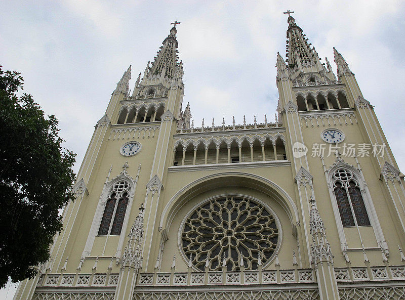 瓜亚基尔大都会教堂