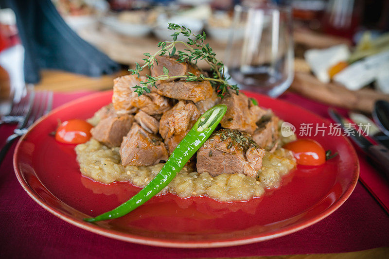 传统土耳其牛肉茄子-阿里纳兹克烤肉串