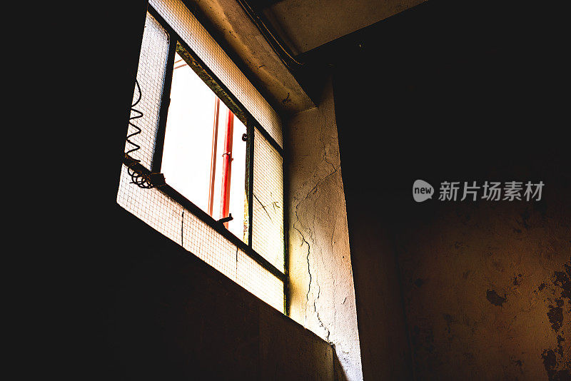 香港，废弃房屋的破窗
