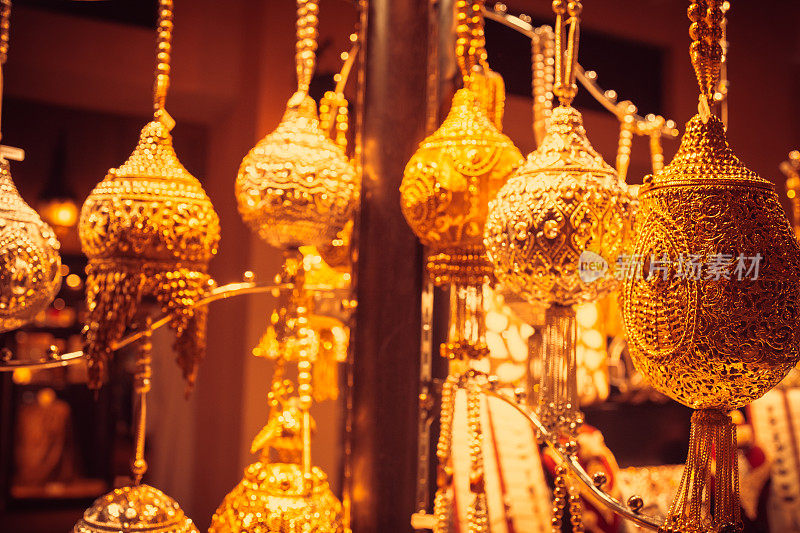 在露天市场出售的装饰物品