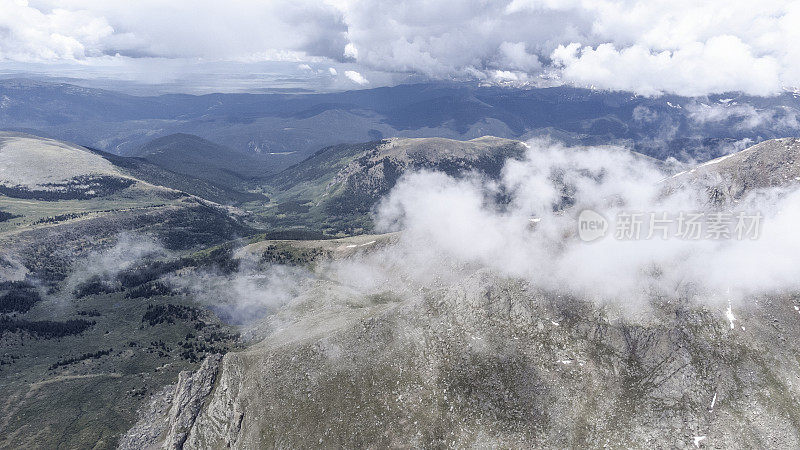 从科罗拉多埃文斯山鸟瞰风景