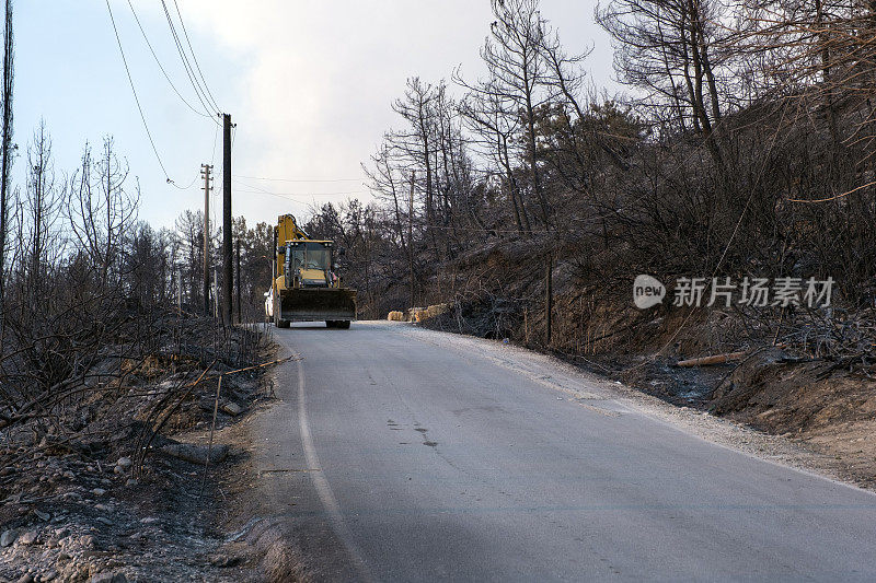 推土机上道路行驶