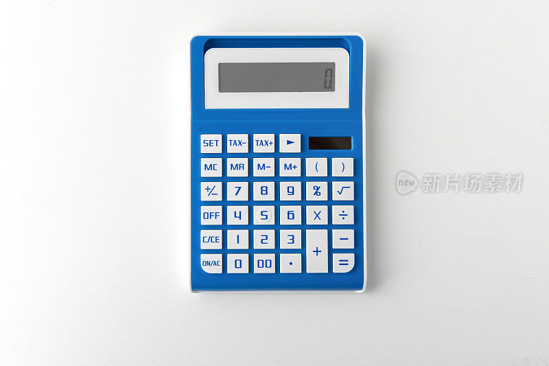 蓝色的计算器和白色的桌面