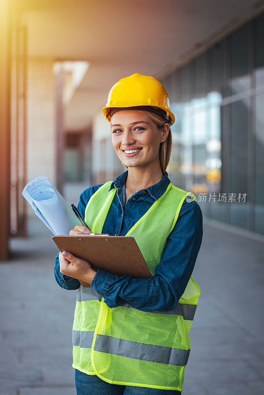 自信的女建筑师