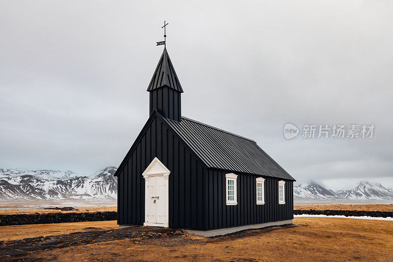 Búðir冰岛Snæfellsnes半岛的木门教堂(也叫Budir)