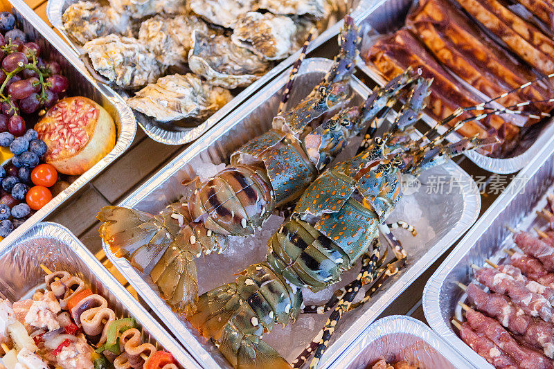 露营派对，野餐，野餐食物拼盘