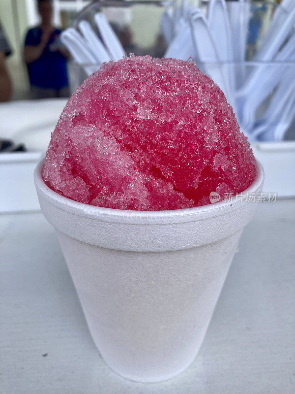 草莓雪球甜点(草莓糖浆刨冰)