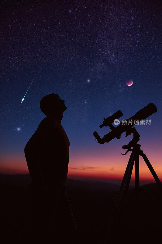 人用天文望远镜看夜空，星星，行星，月亮和流星。