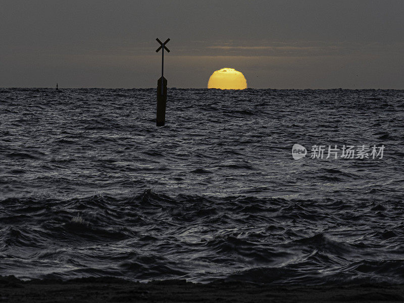 下沉的太阳