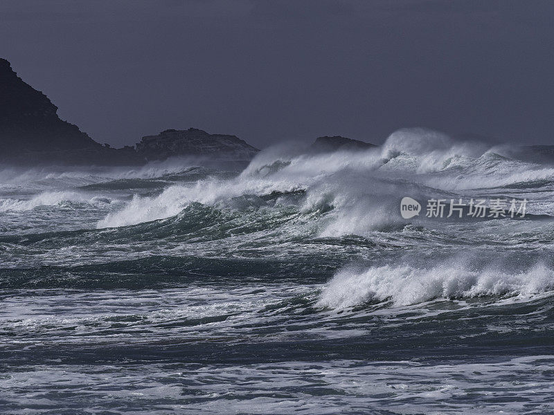 暴风雨的海岸线