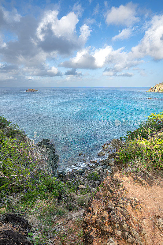 美属维尔京群岛热带加勒比海圣约翰岛上美丽幽静的盐池海滩