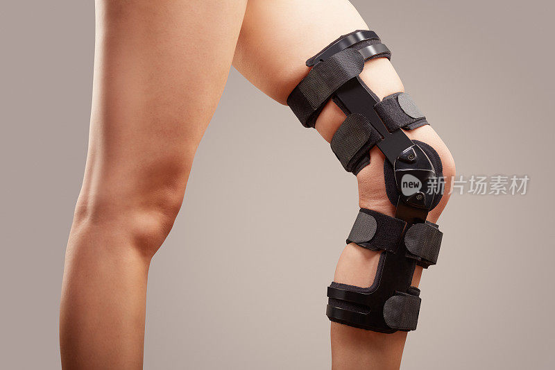 膝部支撑支架，固定膝部，防止疼痛。矫形设备，矫形器