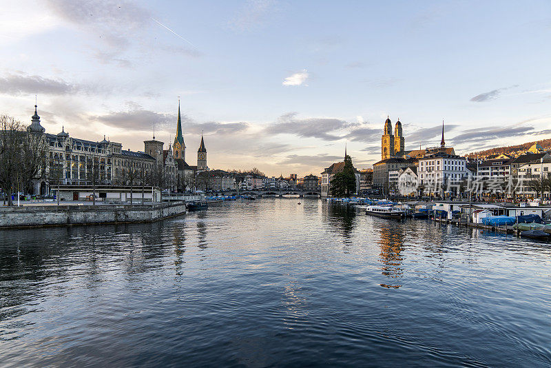 zrich的天际线与Limmat、Lake和grossmnster