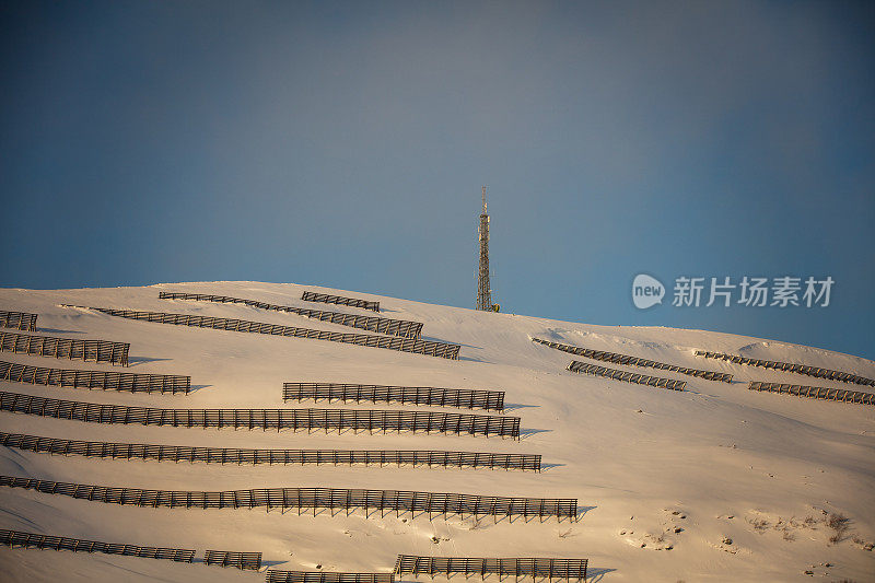 冬天的风景在山上。