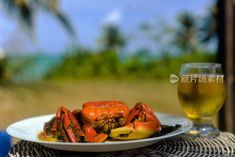 螃蟹。典型的巴西东北部菜。海滩