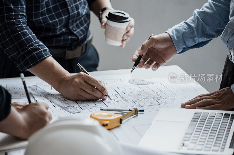 为项目团队工程师或建筑师与合作伙伴和工程工具在工作现场的模型建立和蓝图工作做总结。建筑的概念