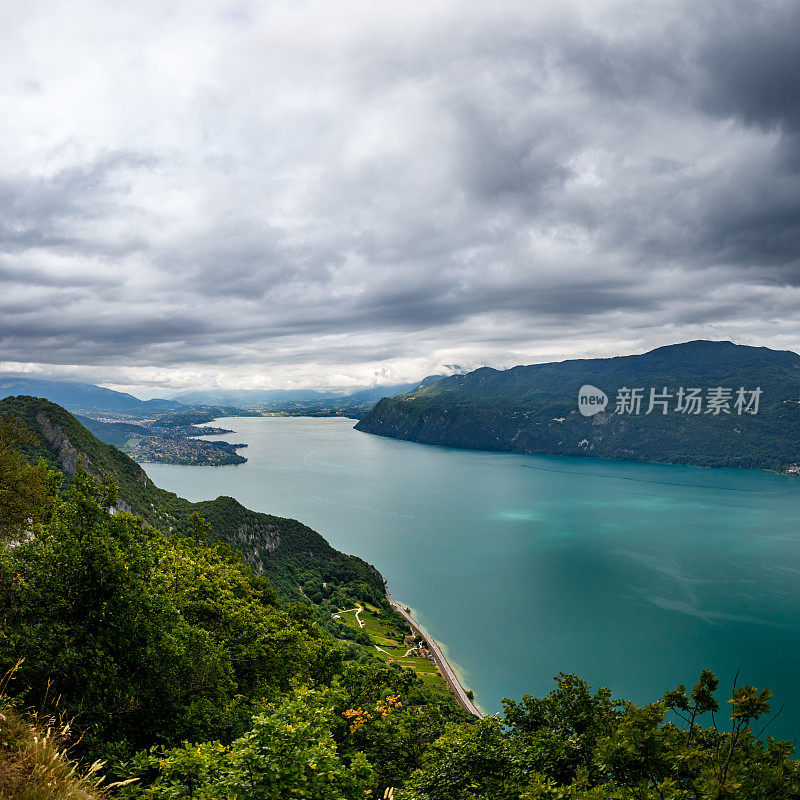 从空中俯瞰布尔热湖，俯瞰法国萨瓦省艾克斯莱斯班的城市景观