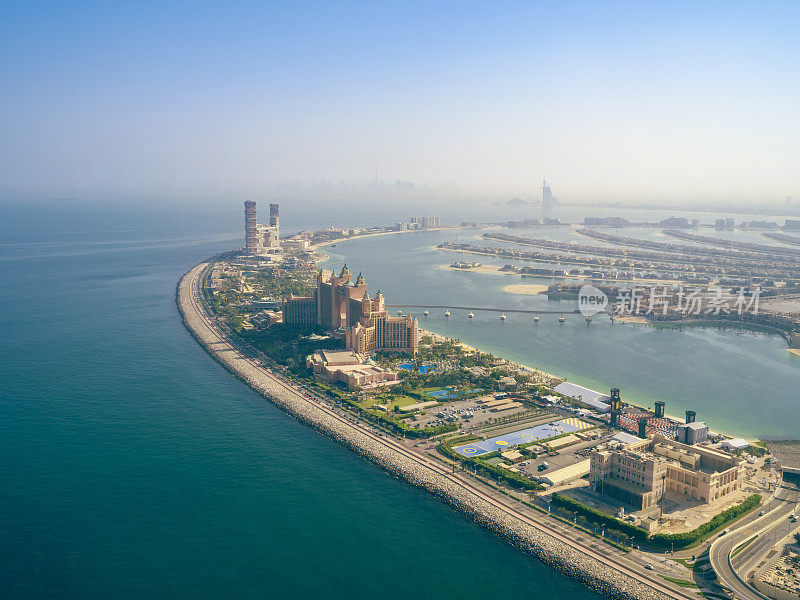 迪拜人造棕榈岛的鸟瞰图