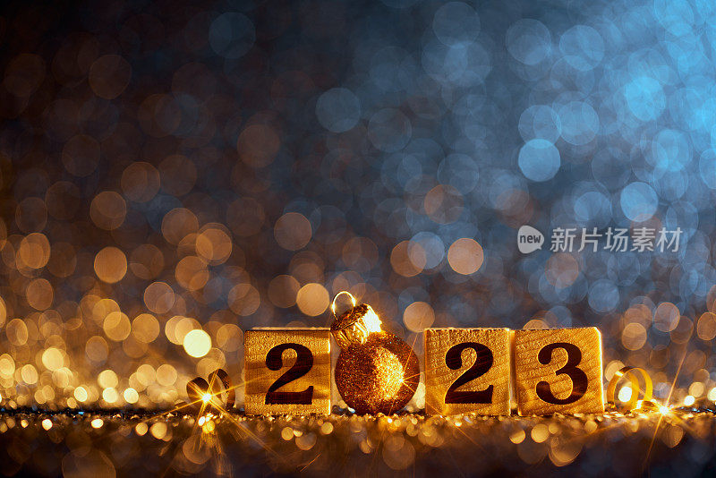 2023年木制新年圣诞背景-蓝色派对庆祝木立方