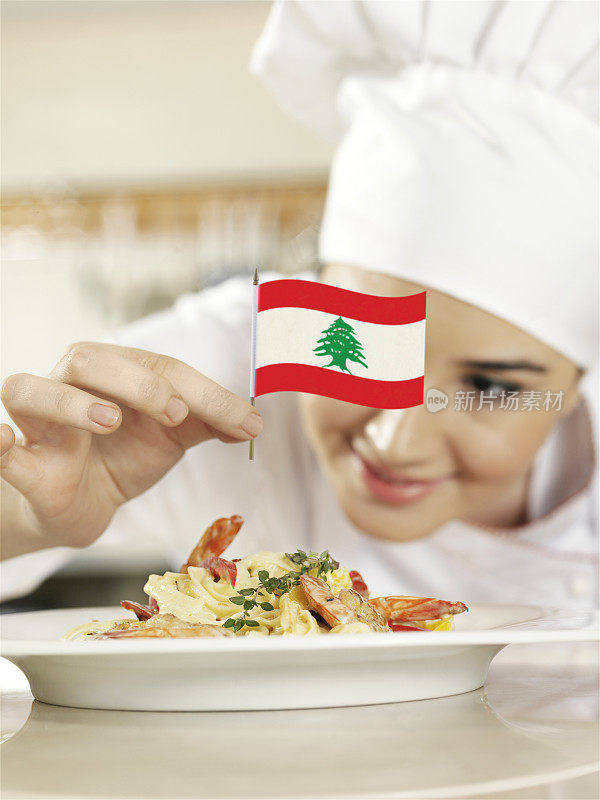 厨师用黎巴嫩国旗完成意大利面