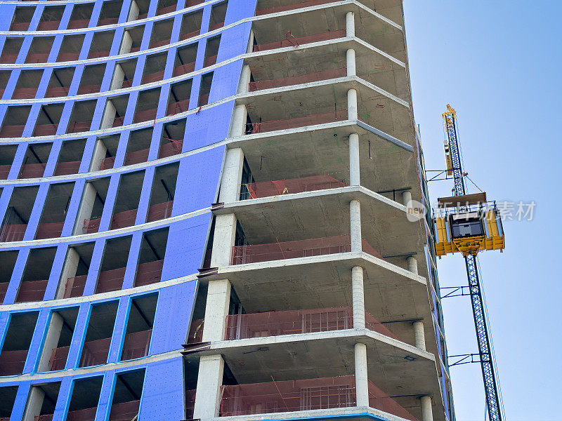 用起重机建造建筑物