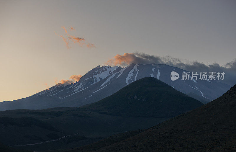 埃尔西耶斯山。