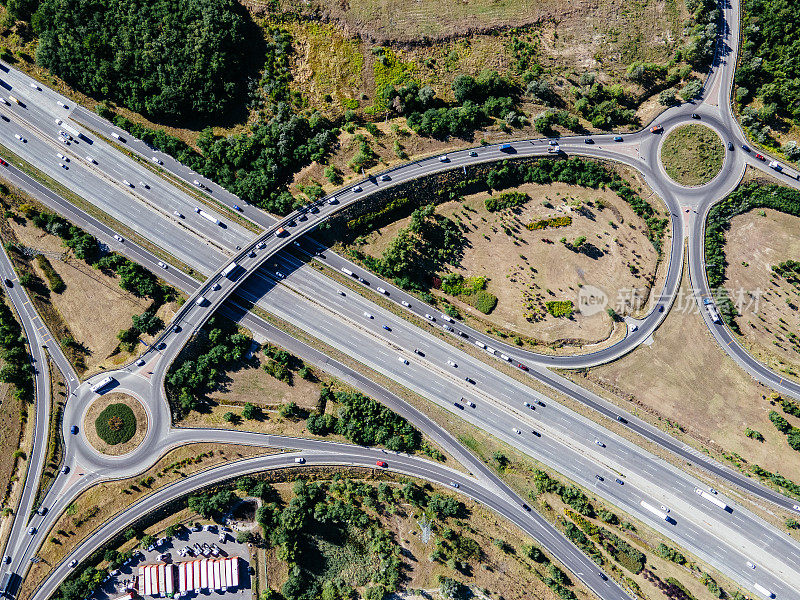 道路，环岛，高速公路和高速公路，鸟瞰图