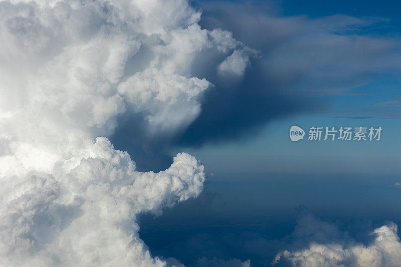 雷雨云层