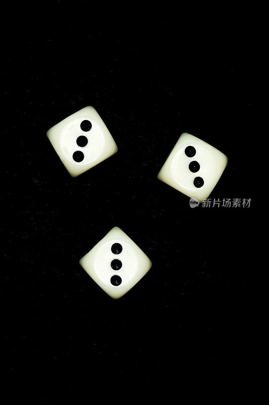 扑克游戏:黑棋上的骰子-三种