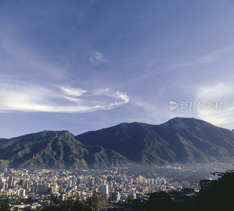 加拉加斯城和山