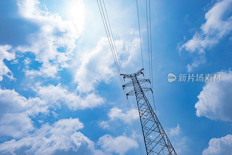 高电压。高压塔天空背景