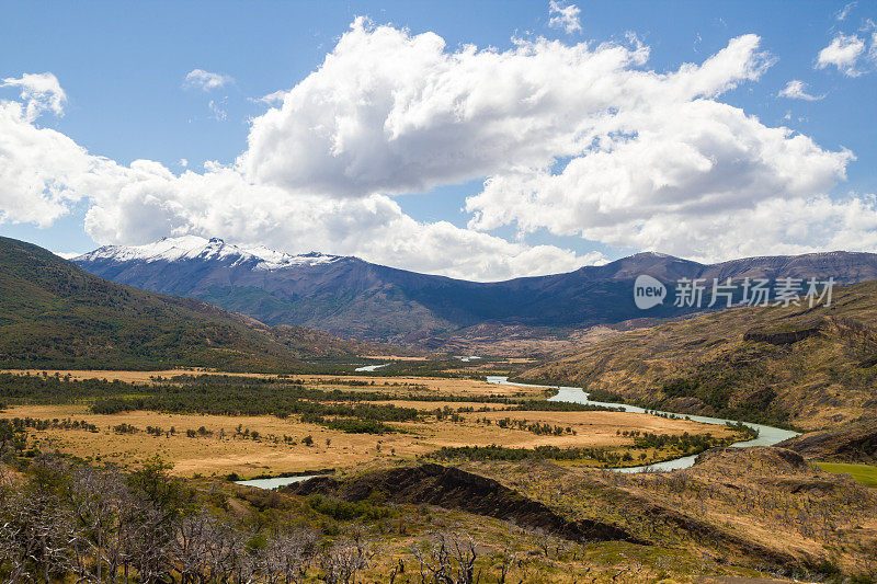 南美智利巴塔哥尼亚的巴塔哥尼亚安第斯山脉徒步旅行