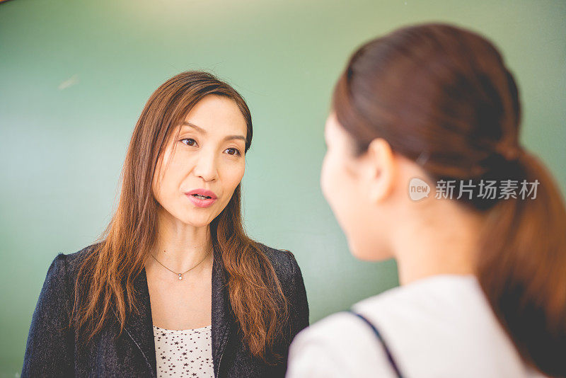 中国，亚洲，香港学校女学生兼教师