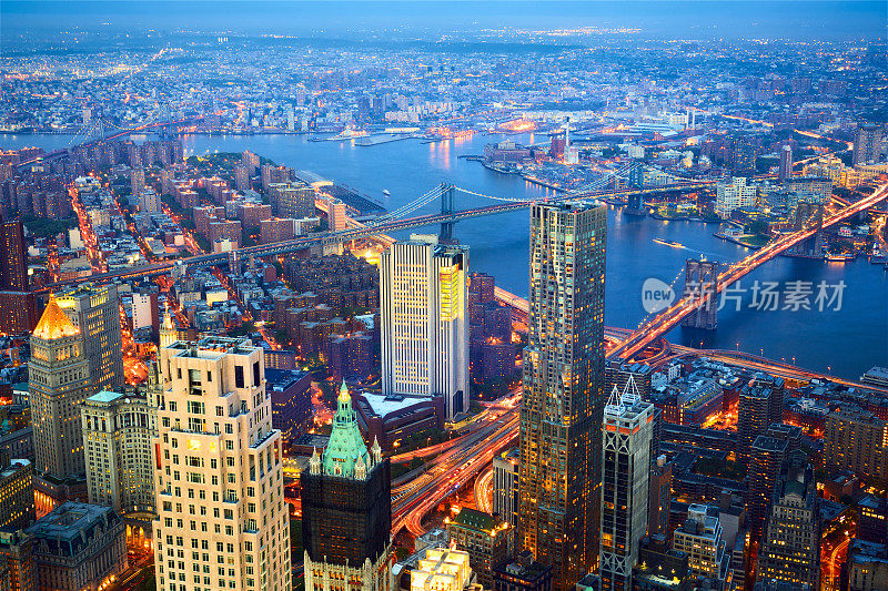 黄昏时分纽约市的鸟瞰图