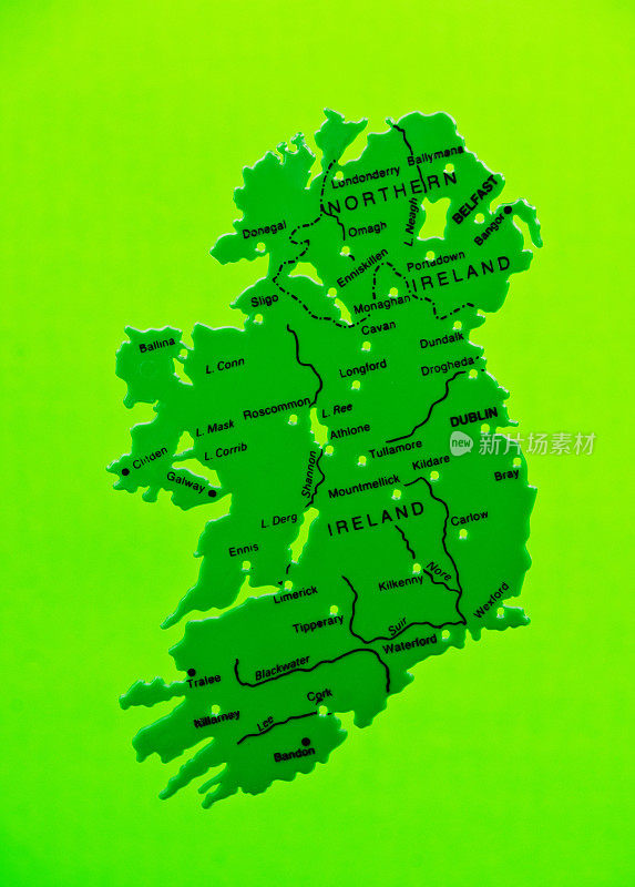 爱尔兰的地图……绿色背景